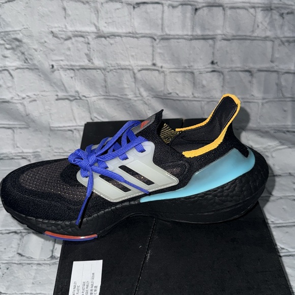 Ultraboost - Picture 2 of 5